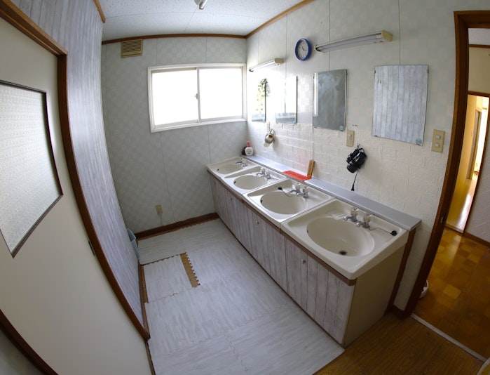 ユーティリティ2階　洗面台4台