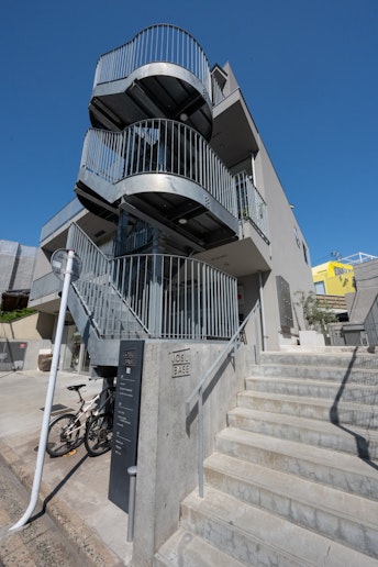 kimix203の入口　階段をのぼる