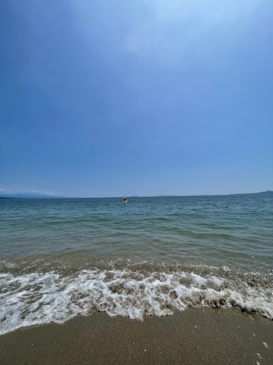 砂浜の海まで20歩