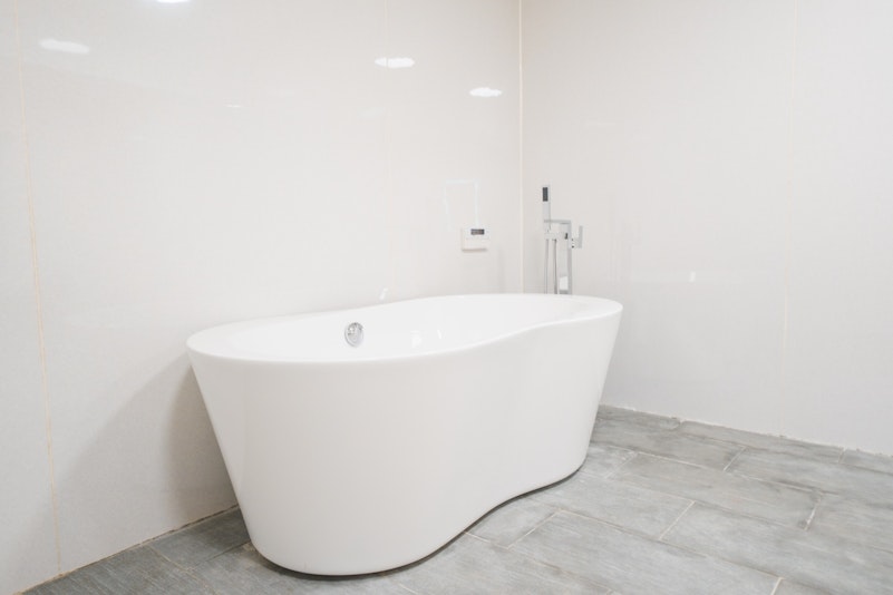 1階バスルーム バスタブ