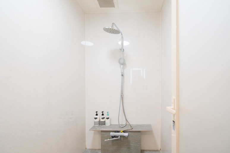 2階バスルーム シャワー