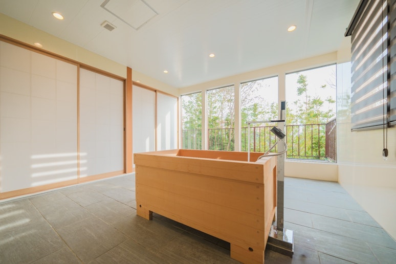 2階バスルーム バスタブ