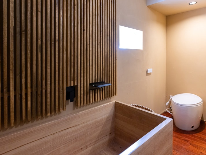 ・【1階・ガーデンルーム】ひのき風呂に浸かってのんびりリラックス