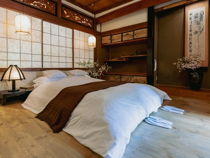 ・【2階・ジャポニズムスイート】床暖房を導入。冬でも暖かく快適にお寛ぎいただけます