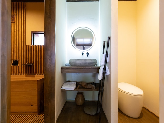 ・【2階・奈良井ビュールーム】バスルーム、洗面所、トイレが独立しており、使い勝手のよい水回り