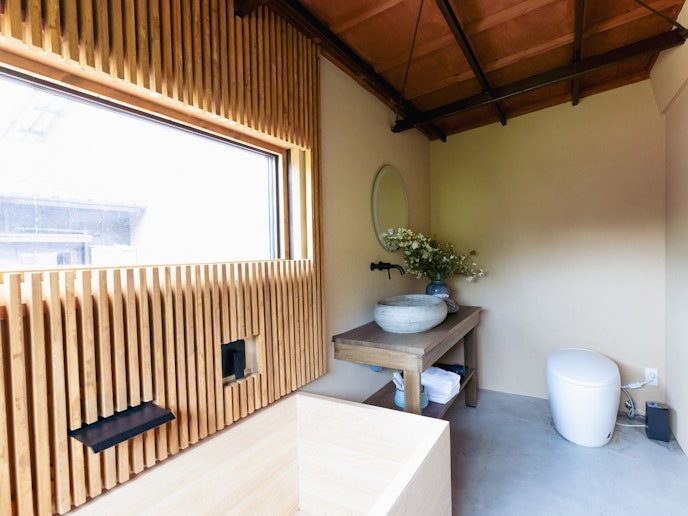 ・【2階・ジャポニズムスイート】木の香りがほんのり漂うひのき風呂。ちょっと贅沢なバスタイムを