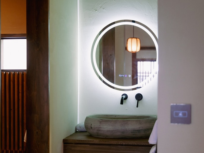 ・【2階・奈良井ビュールーム】和モダンの雰囲気にマッチした洗面ボウルと鏡