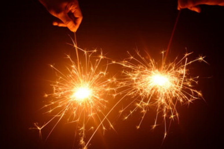 屋上で手持ちハナビでしたら可能です。 ※打ち上げ花火はご遠慮ください。