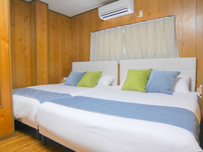 3階のダブルベッドの寝室です。 ダブルベッドが2台ございます。