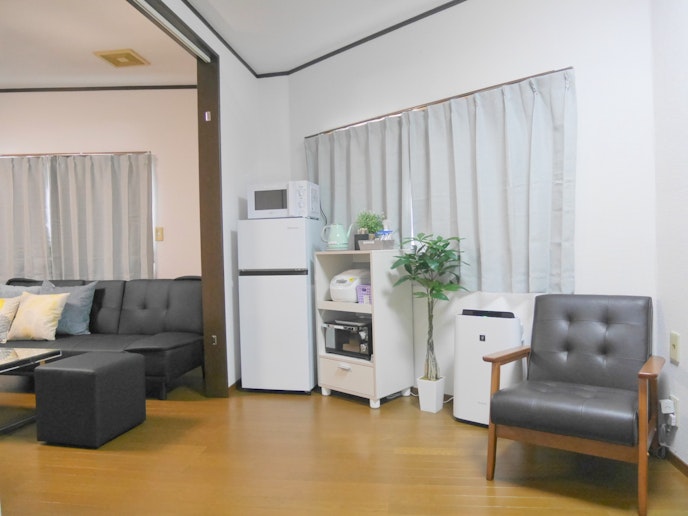 2階のリビングダイニングです。一人掛けのチェアもございます。