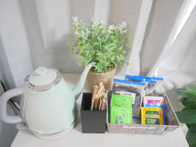 コーヒー、紅茶、お茶がございます。 ご自由にお召し上がりください。