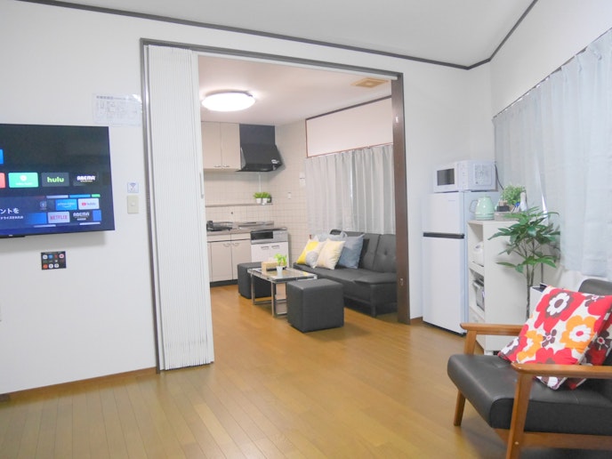 2階のリビングダイニングです。一人掛けのチェアもございます。