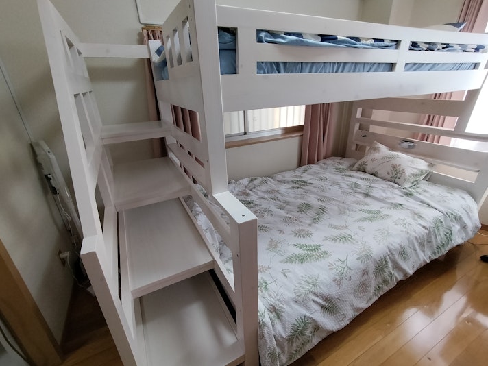 下はセミダブル、階段付き