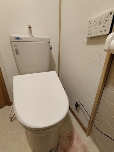 リモコン付きウォッシュレットトイレ
