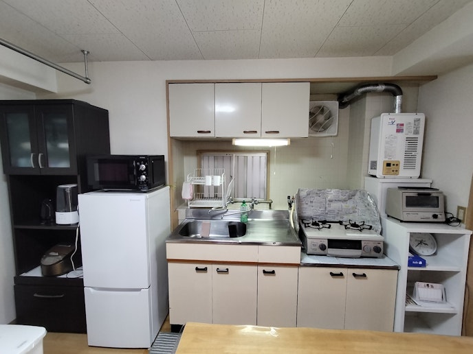 電子レンジや冷蔵庫、炊事も可能