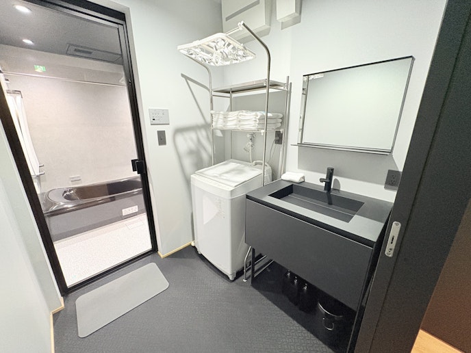 ランドリールームとバスルーム