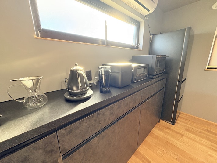 コーヒーやお茶の淹れたての香りが広がります。