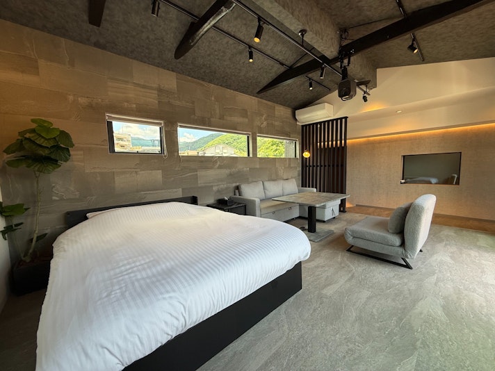 自宅に置けなかったウィンサイズのベッドでお寛ぎください