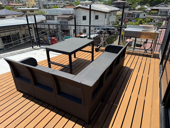 広々とした食卓