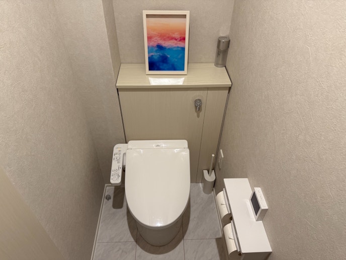 清潔感のあるトイレ空間です。