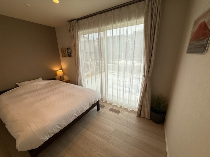 フカフカのベッド！セミダブルタイプで疲れを癒してください。