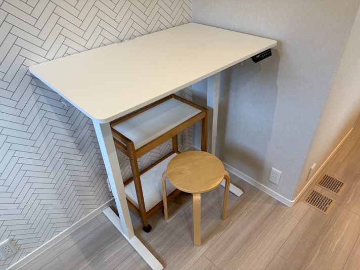 スタンディングデスクも用意！充実の設備です。