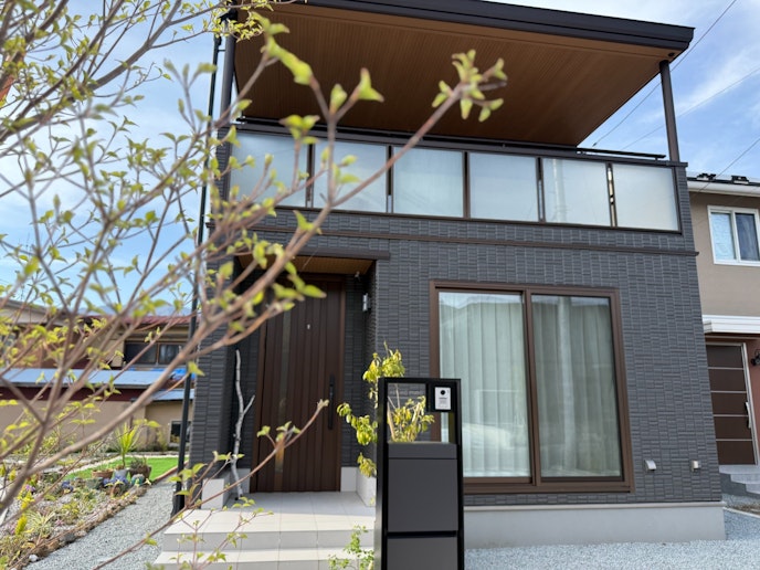 黒を基本にしたデザイン！メタルカラーと合わさることで、スタイリッシュな外観デザインに仕上がって...