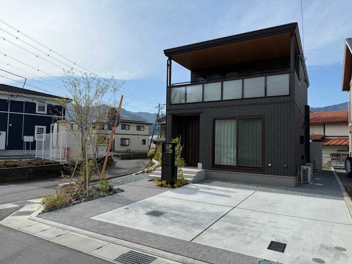 黒を基本にしたデザイン！メタルカラーと合わさることで、スタイリッシュな外観デザインに仕上がって...