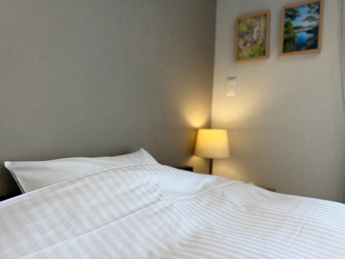 フカフカのベッド！セミダブルタイプで疲れを癒してください。