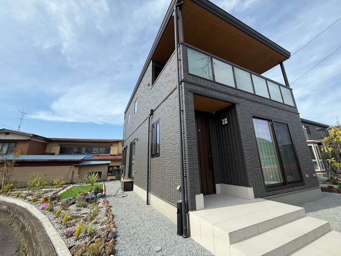 黒を基本にしたデザイン！メタルカラーと合わさることで、スタイリッシュな外観デザインに仕上がって...