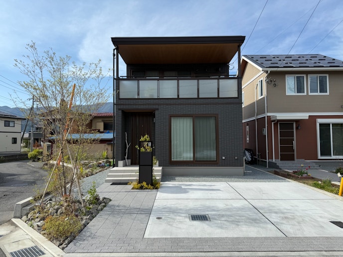 黒を基本にしたデザイン！メタルカラーと合わさることで、スタイリッシュな外観デザインに仕上がって...