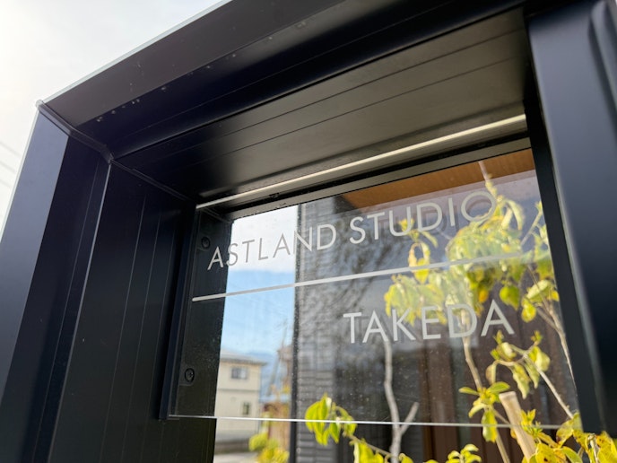 黒を基本にしたデザイン！メタルカラーと合わさることで、スタイリッシュな外観デザインに仕上がって...