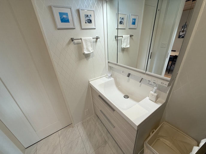 洗面台もゆったりとしたスペースがございます。