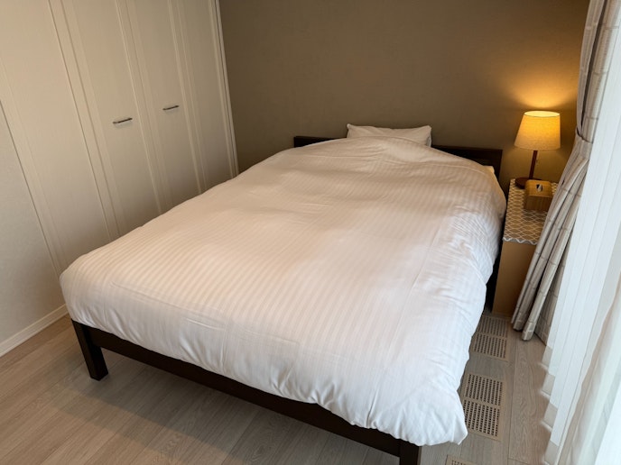 フカフカのベッド！セミダブルタイプで疲れを癒してください。