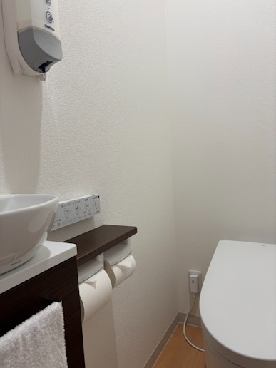 ダイニングキッチン棟の中自動洗浄トイレ