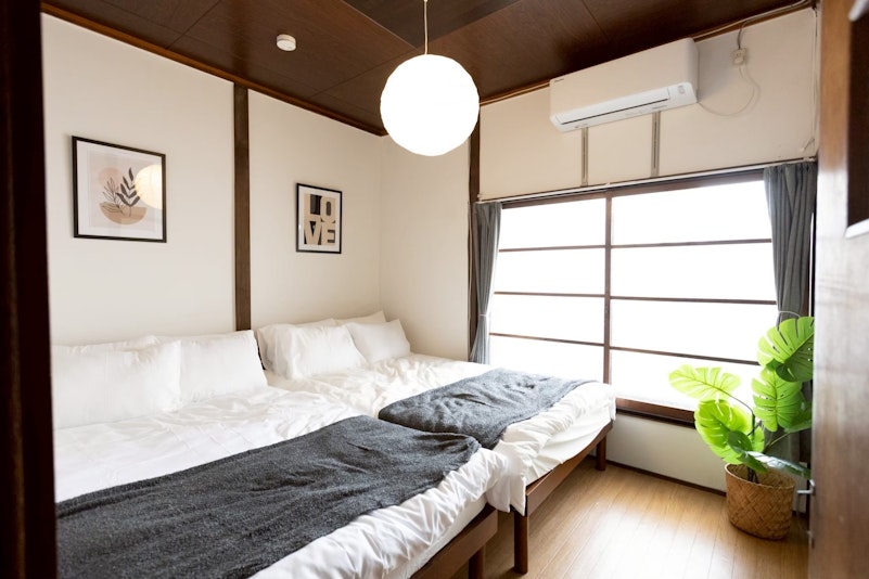 寝室２｜セミダブルベッド2台＋ゆとりのスペース ...