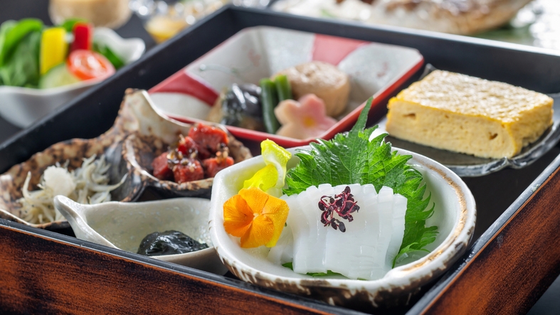 【1泊朝食付】伊勢の朝ごはん！漁師汁堪能、和定食の朝食付きプラン。チェックイン22時までOK