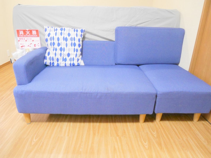 2階の3人掛け用ソファです。