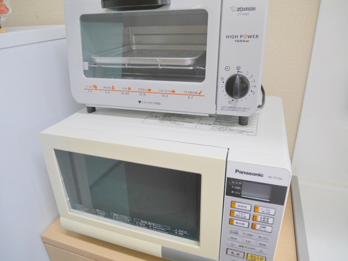 オーブントースター、電子レンジがございます。