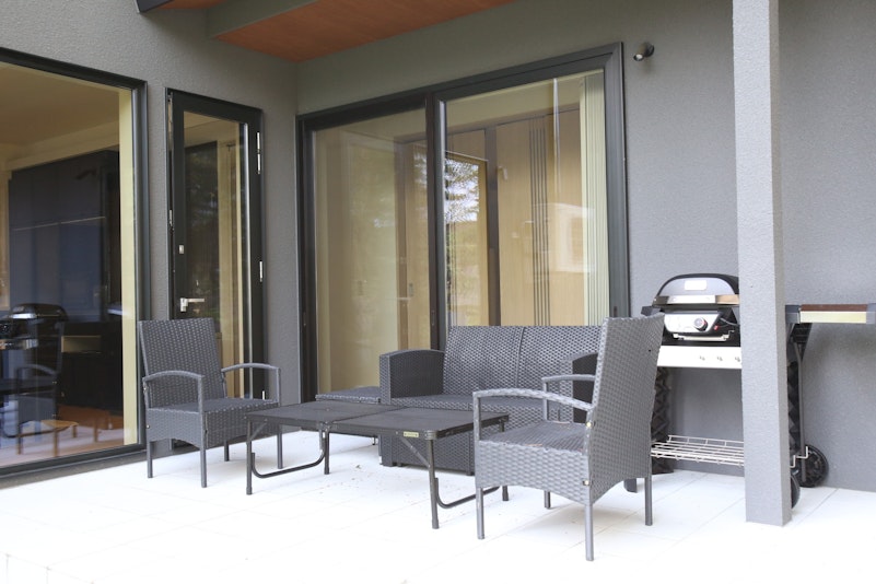 Deck-outside dining area (BBQ)