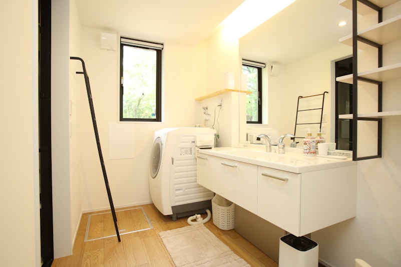 Bathroom vanity area