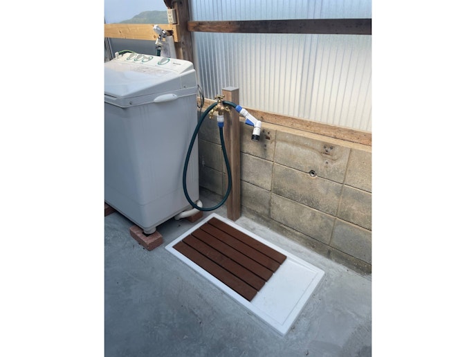 裏口手前の土間にてワンちゃんの足を洗っていただけます。