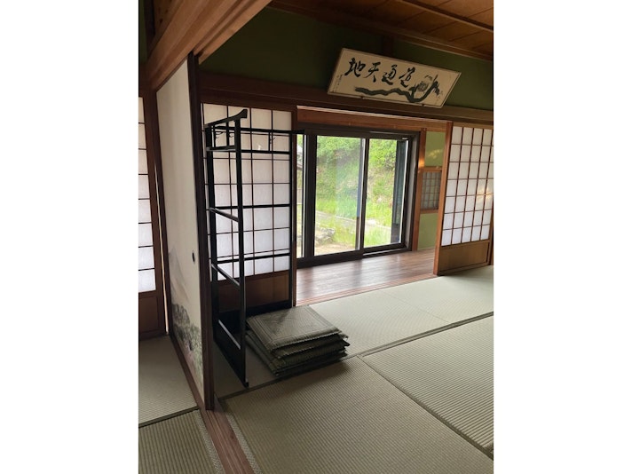 服かけ、座布団はこちらです。