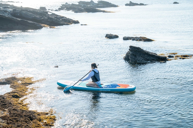 入り江ならではの静けさがSUPに最適。 海と一体になる心地よさをご堪能ください。