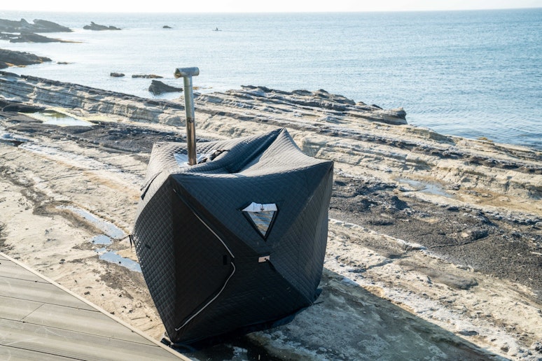 本格的なテントサウナが海辺に設置可能。 潮風を感じながらととのう、唯一無二の体験を。