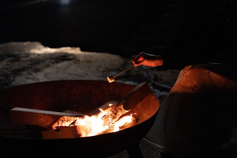 焚き火台を囲みながら、静かにゆれる炎に癒される夜。...