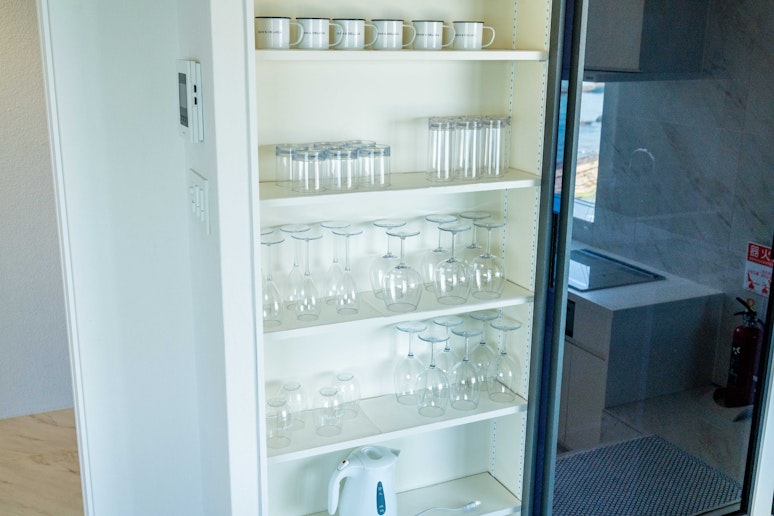 グラス類やカップも豊富にご用意。