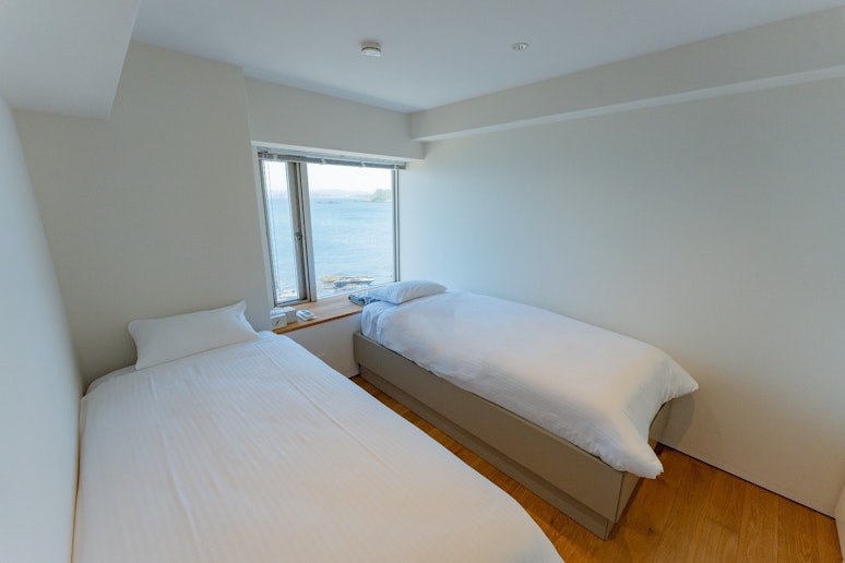 ３階 洋室２ シングルベッド２台。