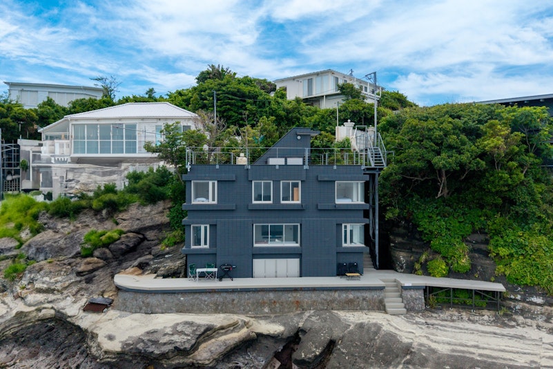 喧騒から離れた、静かな海辺の集落に佇む１日１組限定のヴィラ