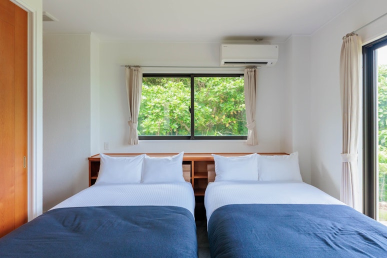 【寝室２】セミダブルベッド２台